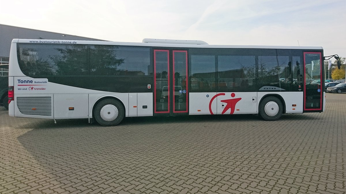 ....MSE BT 654 der Setra der Bustouristik Tonne aus Feldberg bei Mercedes mit dem neuen Logo was die Busse erhalten haben (November 2017)