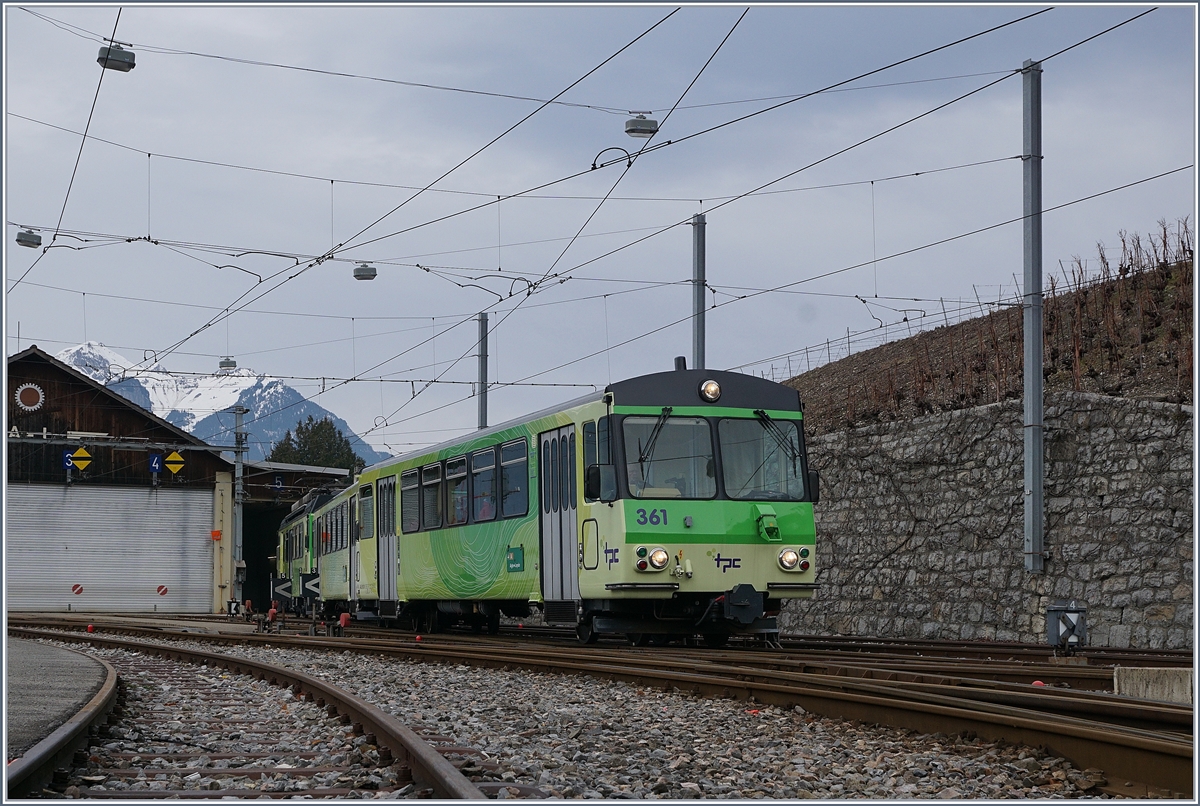 Nach dem Fahrtrichtungswechsel fährt nun der Bt 361 an der Spizte Richtung Leysin.
7. Jan. 2018