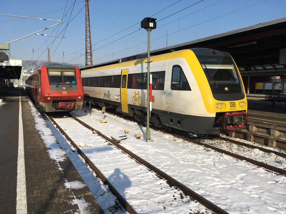 Neige - Triebwagen unter sich:
Die beide in Ulm beheimateten Triebwagen der Br 611 und 612 am 23.01.17 in Ulm.

Der ältere 611 007 mit Standart Verkehrsrot Lackierung wo in wenigen Minuten seine Fahrt auf einer  Stamstrecke  der 611er nach Basel beginnen wird.

Der neuere 612 103 mit der neuen Landesdesign Lackierung von Baden - Würtemberg.