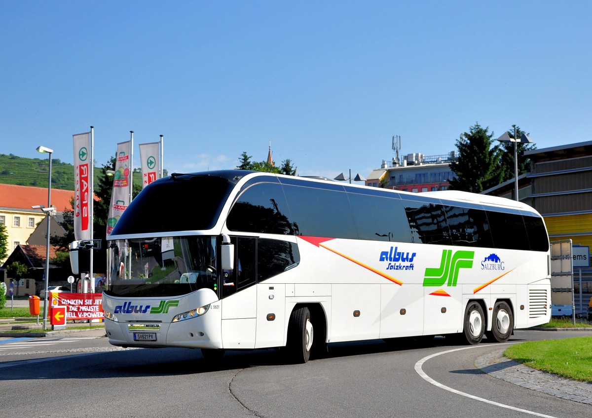 Neoplan Cityliner von Albus / sterreich am 17.6.2013 in Krems unterwegs.