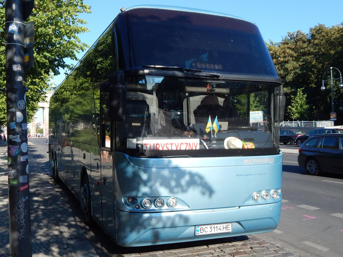 Neoplan Cityliner aus der Ukraine in Berlin.