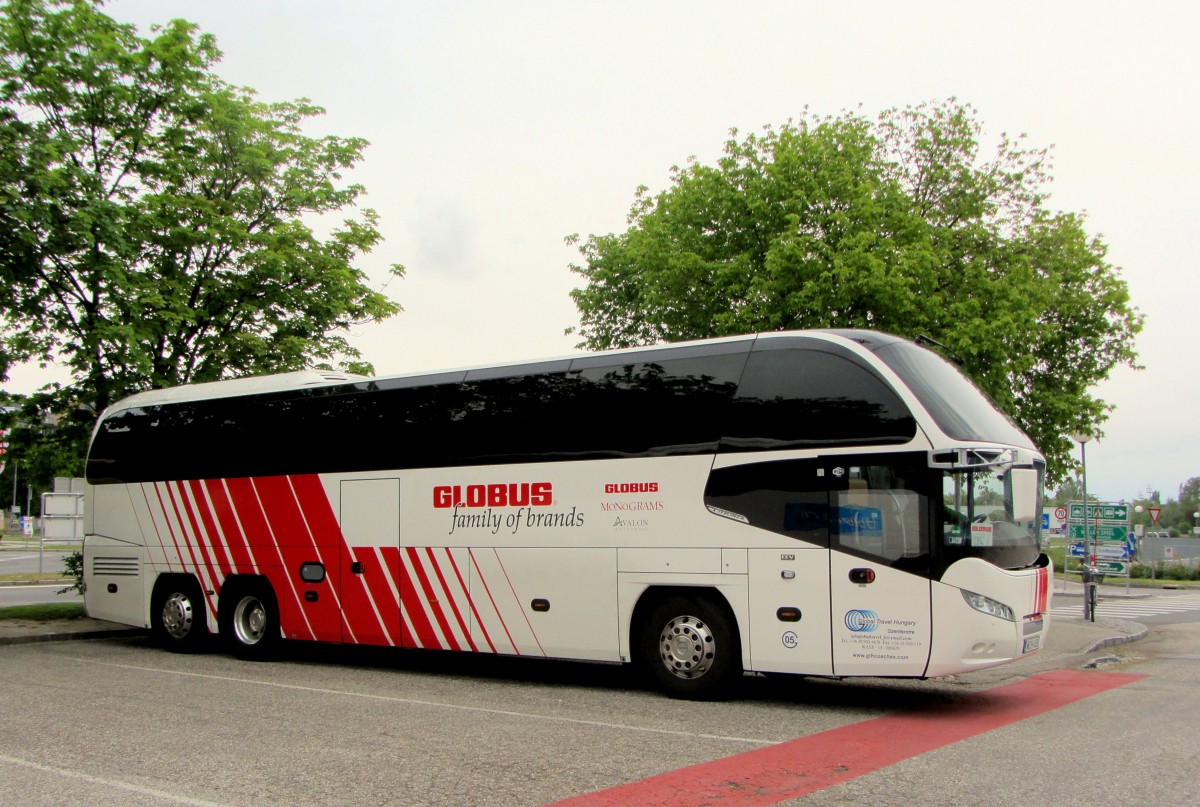 Neoplan Cityliner aus Ungarn am 15.Mai 2014 in Krems.