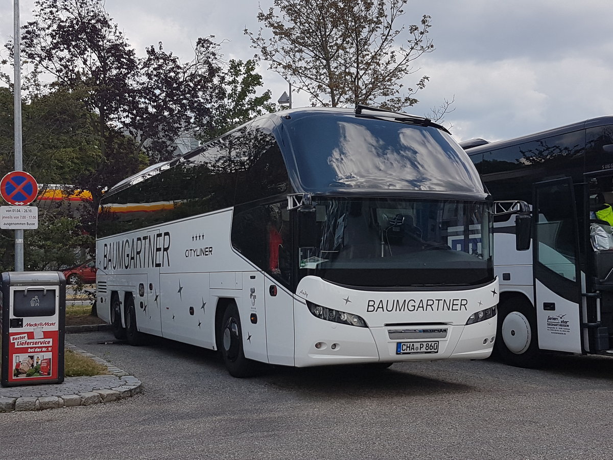 Neoplan Cityliner von Baumgartner Reisen aus der BRD am 14.7.2019 in Krems.