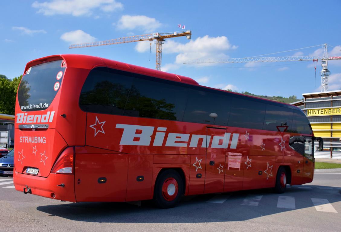 Neoplan Cityliner von Biendl Reisen aus der BRD in Krems.