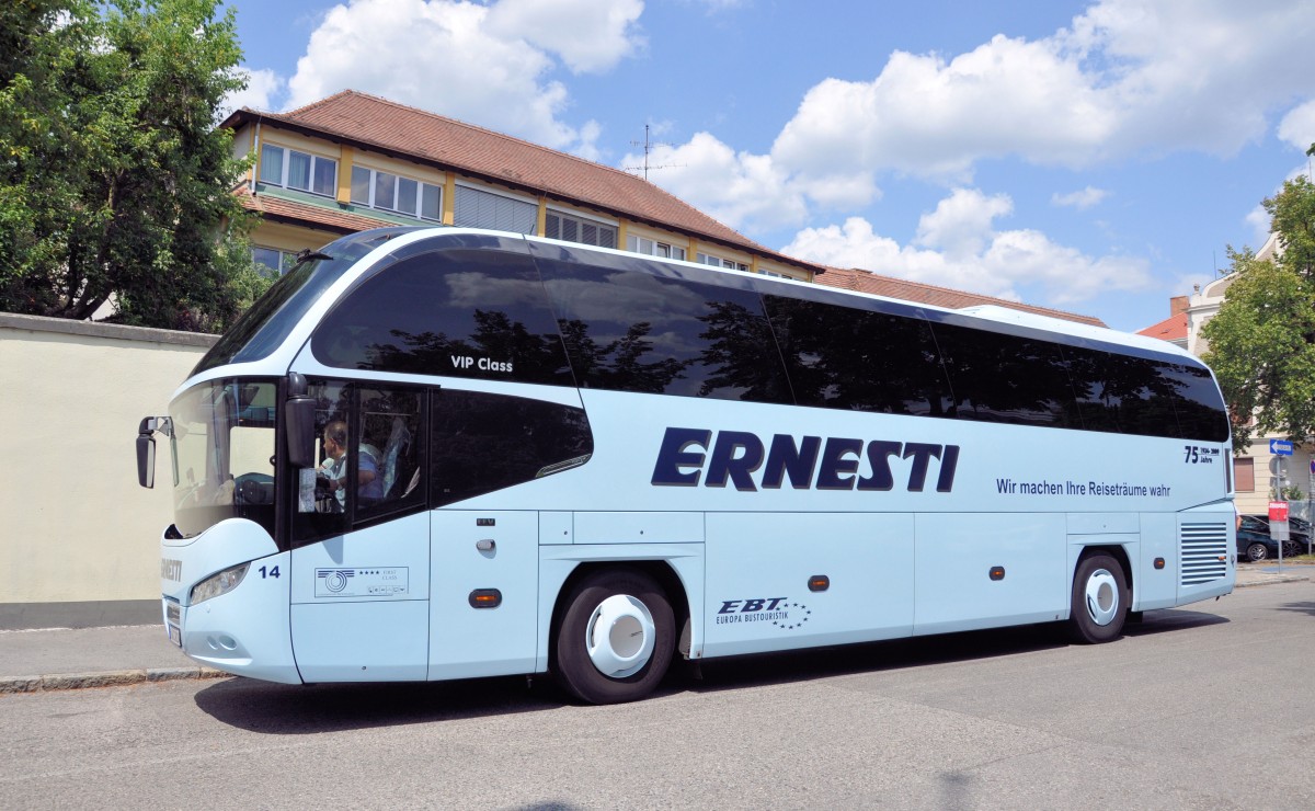 NEOPLAN CITYLINER von ERNESTI Bustouristik / BRD im Juli 2013 in Krems unterwegs.