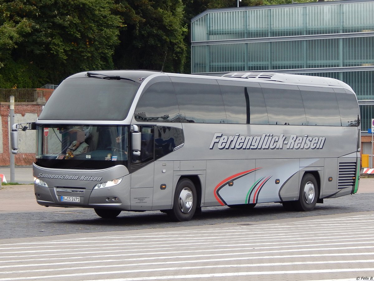 Neoplan Cityliner von Ferienglück-Sonnenschein-Reisen aus Deutschland im Stadthafen Sassnitz.