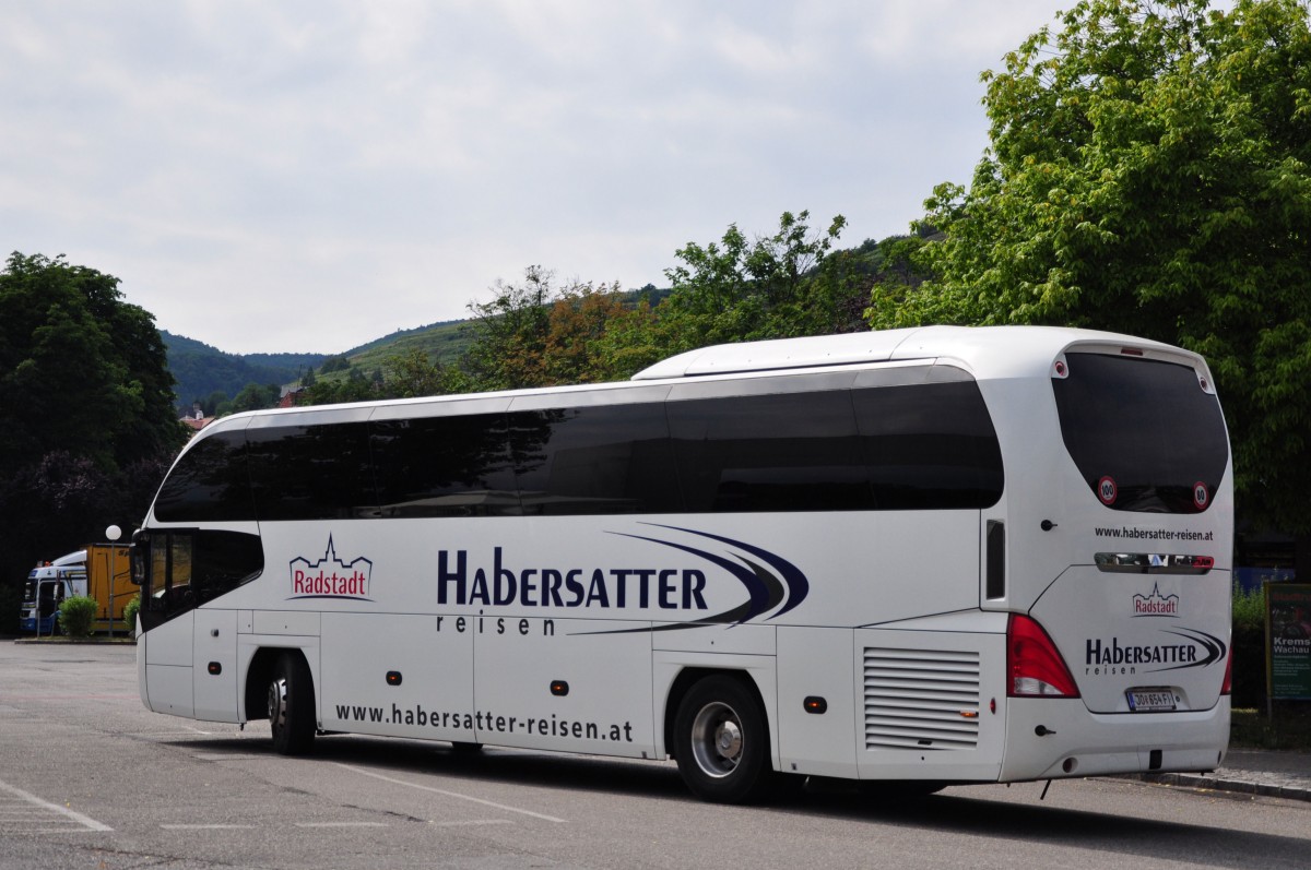 Neoplan Cityliner von Habersatter Reisen aus sterreich im Juni 2015 in Krems gesehen.