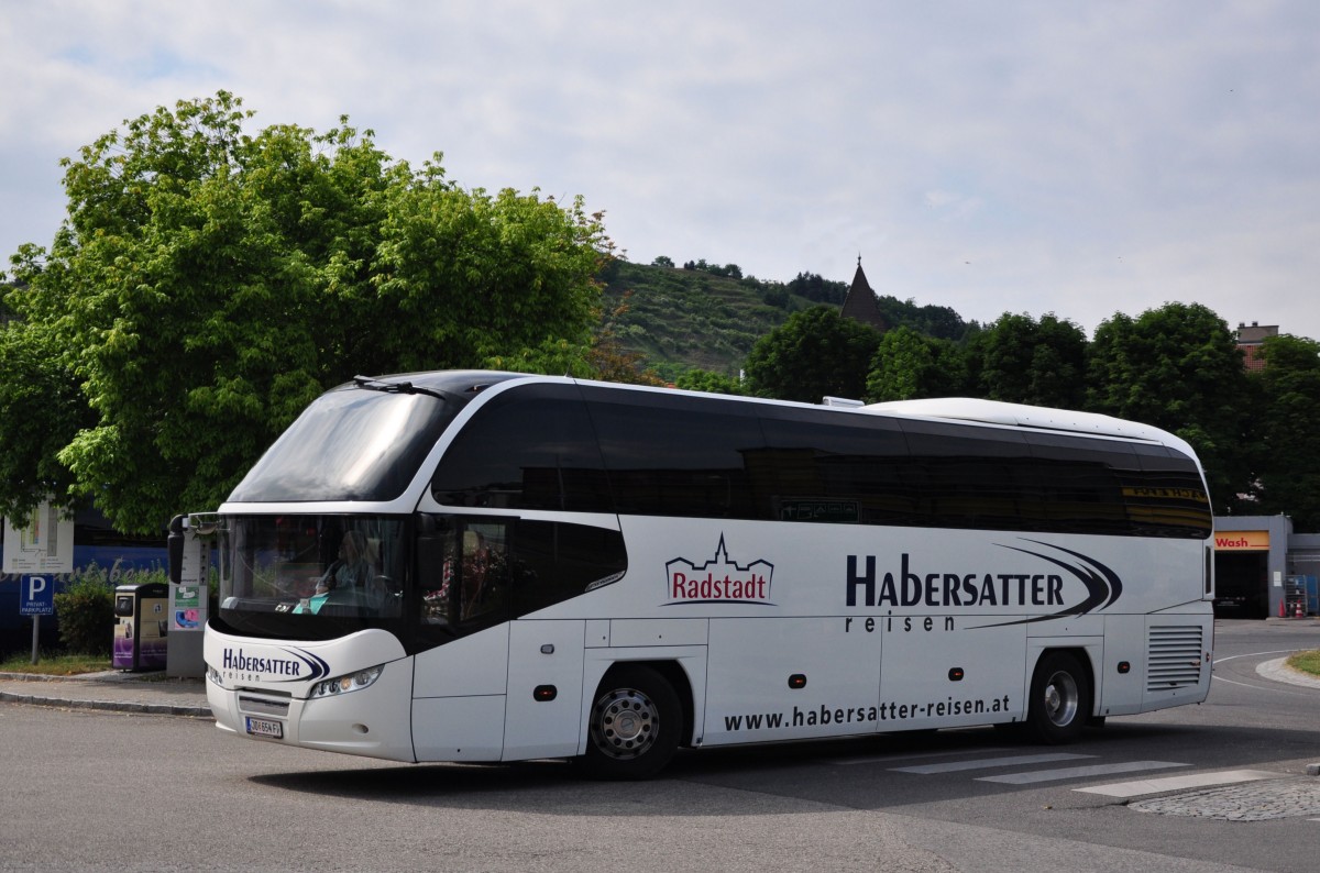 Neoplan Cityliner von Habersatter Reisen aus sterreich im Juni 2015 in Krems gesehen.