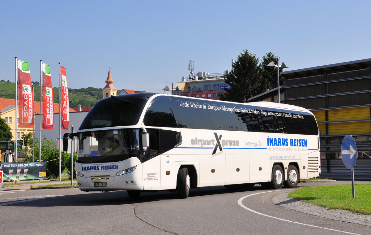 Neoplan Cityliner von Ikarus Reisen aus der BRD in Krems gesehen.