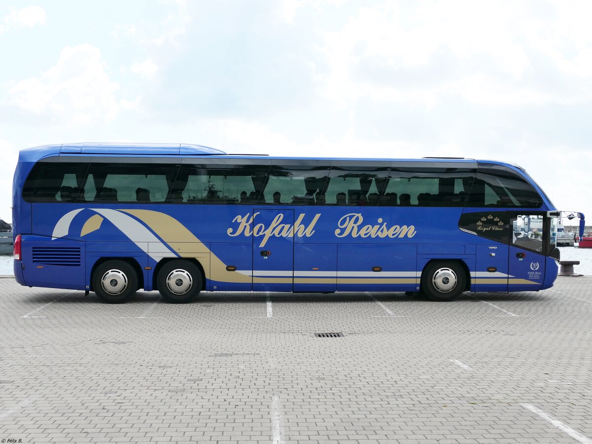 Neoplan Cityliner von Kofahl Reisen aus Deutschland im Stadthafen Sassnitz. 