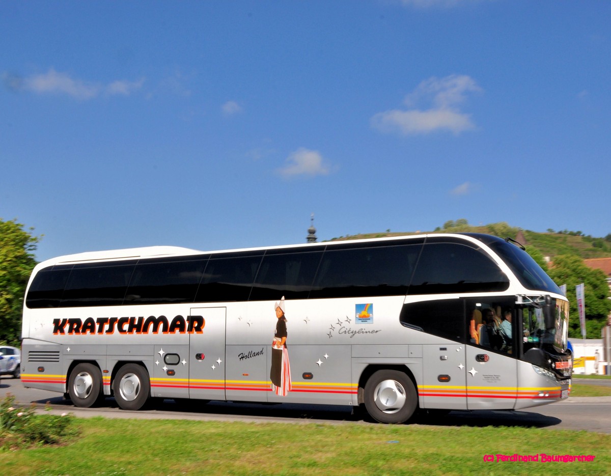 Neoplan Cityliner von Kratschmar aus sterreich am 20.Mai 2014 in Krems unterwegs.