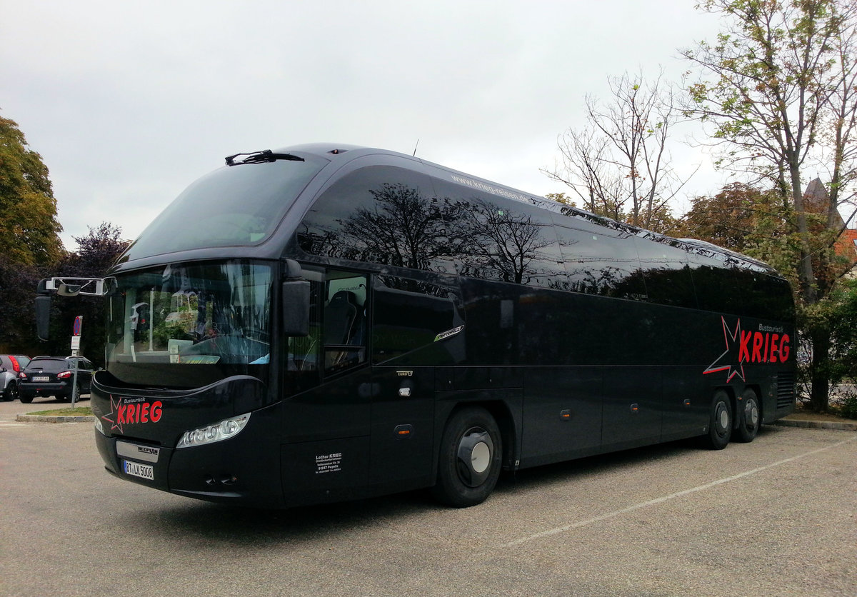Neoplan Cityliner von der KRIEG Bustouristik aus der BRD 2017 in Krems.