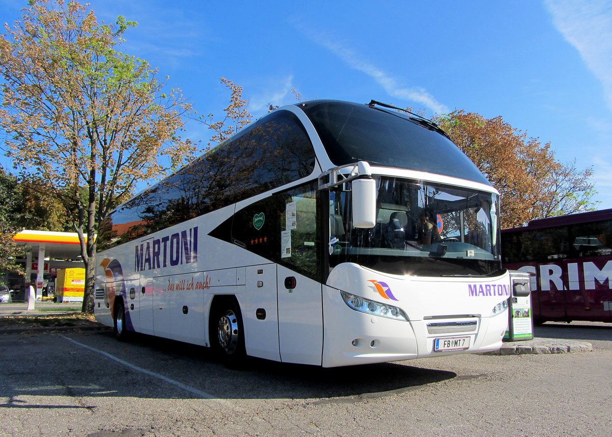 Neoplan Cityliner von Martoni Reisen aus sterreich in Krems gesehen.
