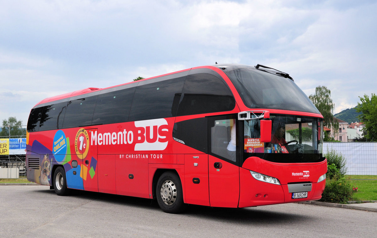Neoplan Cityliner von Memento Bus aus RO in Krems gesehen.