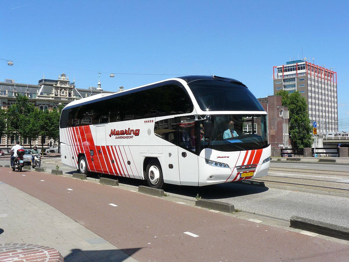 Neoplan Cityliner P14 Reisebus Baujahr 2008 der Firma Meering. Prins Hendrikkade, Amsterdam 11-06-2014.

Neoplan Cityliner P14 reisbus bouwjaar 2008 van de firma Meering uit Duivendrecht. Prins Hendrikkade, Amsterdam 11-06-2014.