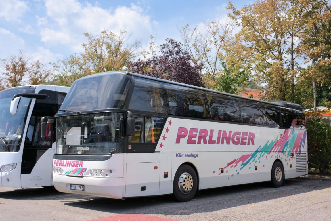 Neoplan Cityliner von Perlinger Reisen aus LT 07/2017 in Krems.