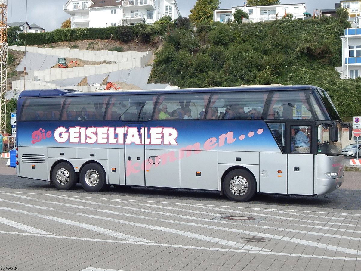 Neoplan Cityliner von Richter-Reisen aus Deutschland im Stadthafen Sassnitz.
