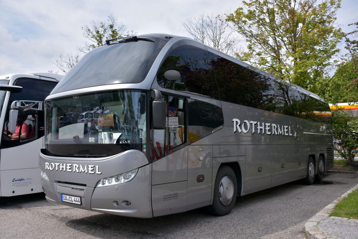 Neoplan Cityliner von Rothermel Reisen aus der BRD in Krems.