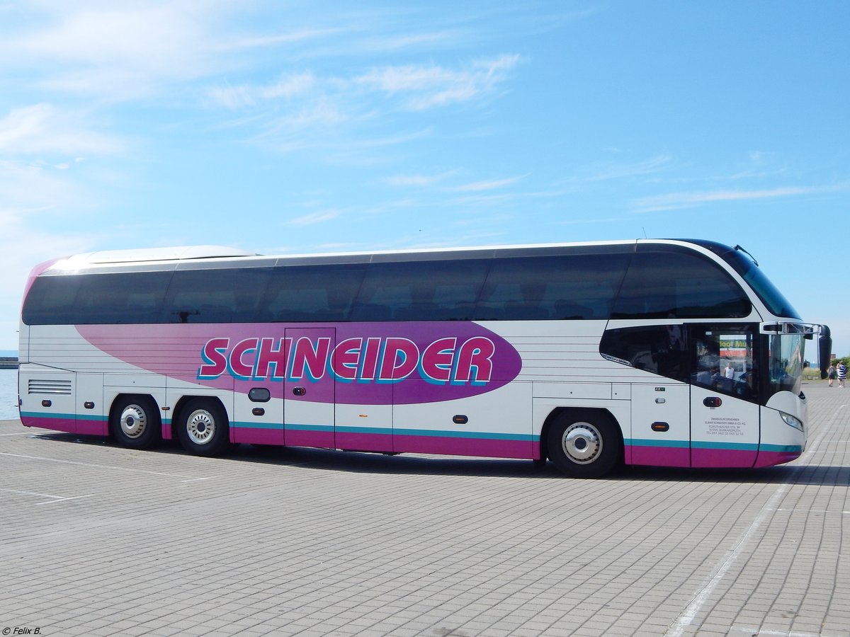 Neoplan Cityliner von Schneider aus Deutschland im Stadthafen Sassnitz.