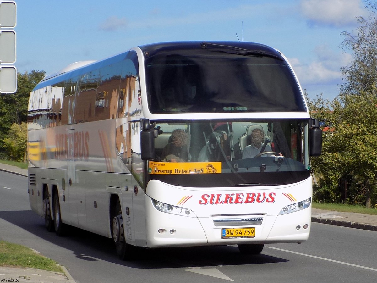 Neoplan Cityliner von Silkebus aus Dänemark in Sassnitz.
