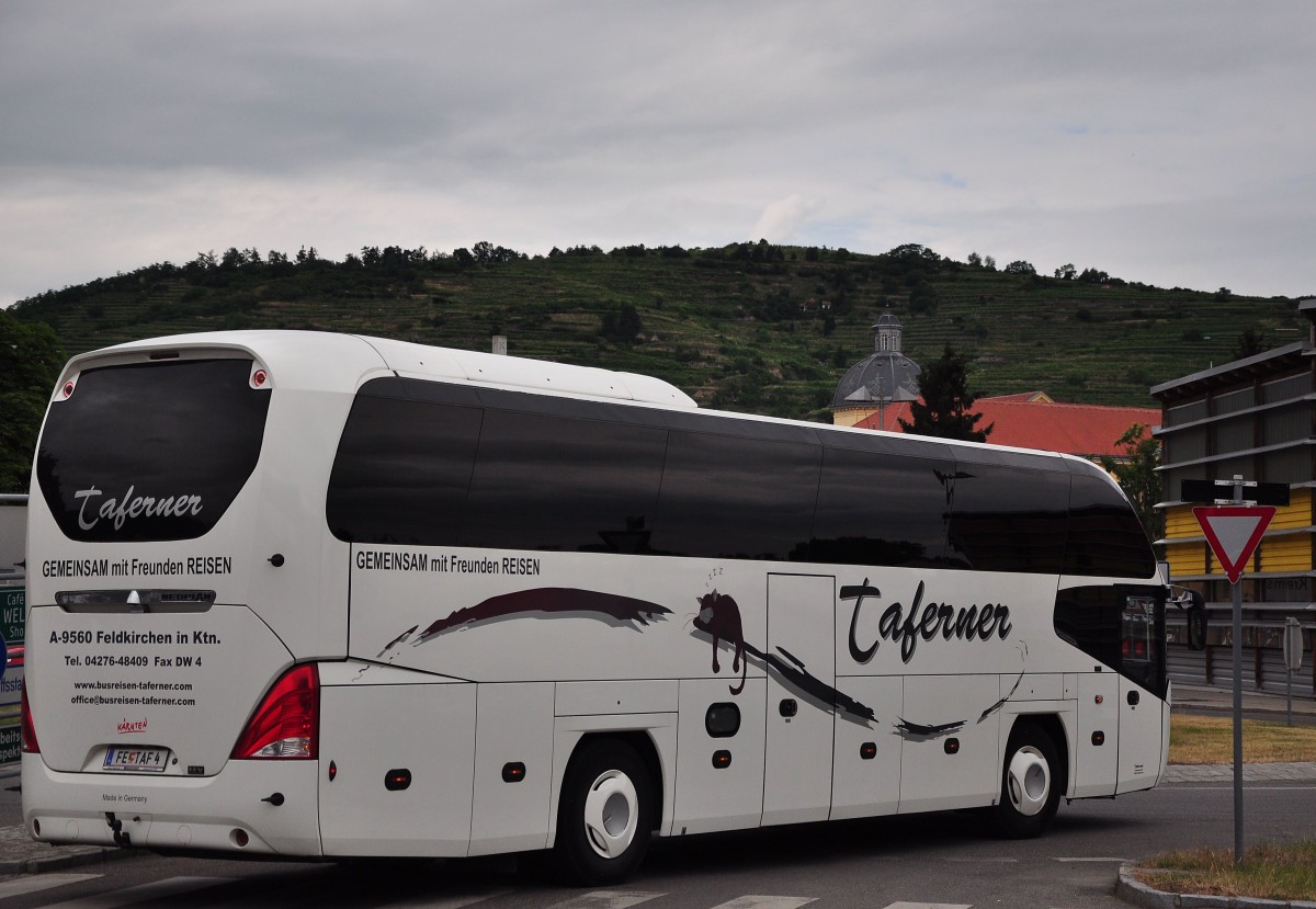 Neoplan Cityliner von Taferner Reisen aus sterreich im Juni 2015 in Krems gesehen.
