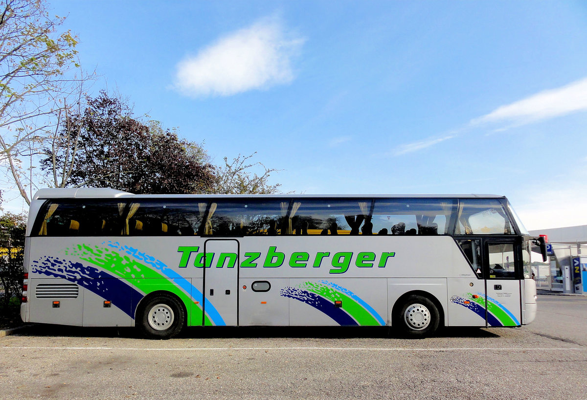Neoplan Cityliner von Tanzberger Reisen aus sterreich in Krems gesehen.