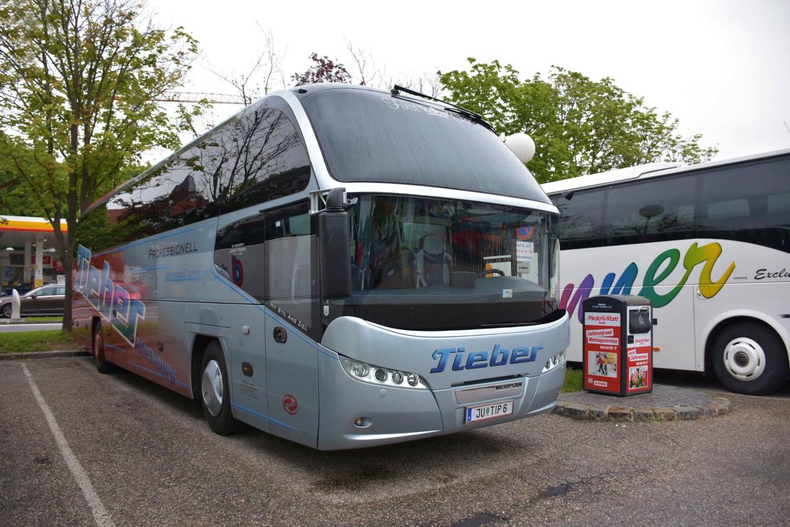 Neoplan Cityliner von TIEBER Reisen aus der Steiermark/sterreich in Krems.