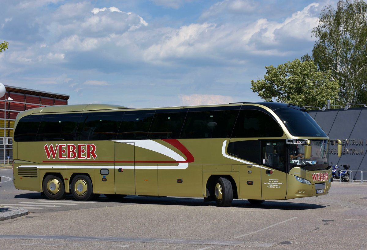 Neoplan Cityliner von WEBER Reisen aus der BRD 06/2017 in Krems.