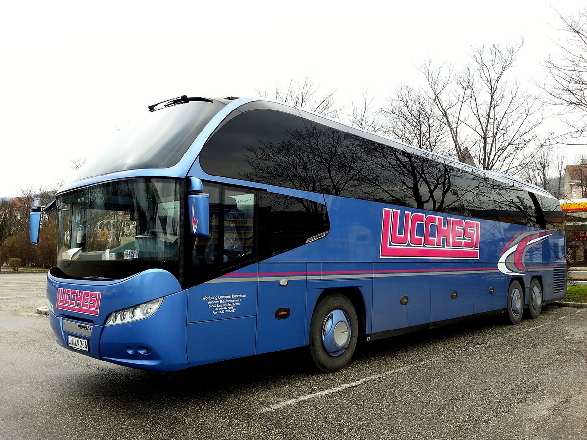 Neoplan Cityliner von Wolfgang Lucchesi Busreisen aus der BRD in Krems gesehen.