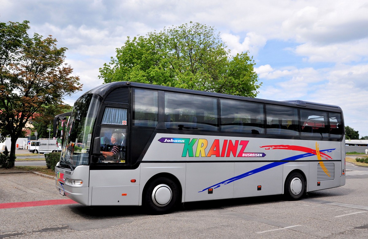 Neoplan Euroliner von Krainz Reisen aus sterreich am 21.Juni 2014 in Krems gesehen.