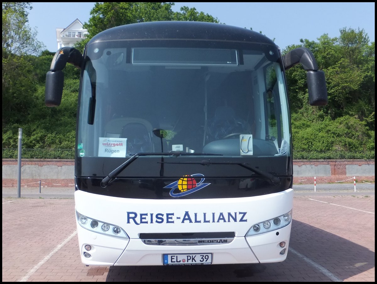Neoplan Jetliner von Reise-Allianz/Meyering aus Deutschland im Stadthafen Sassnitz.