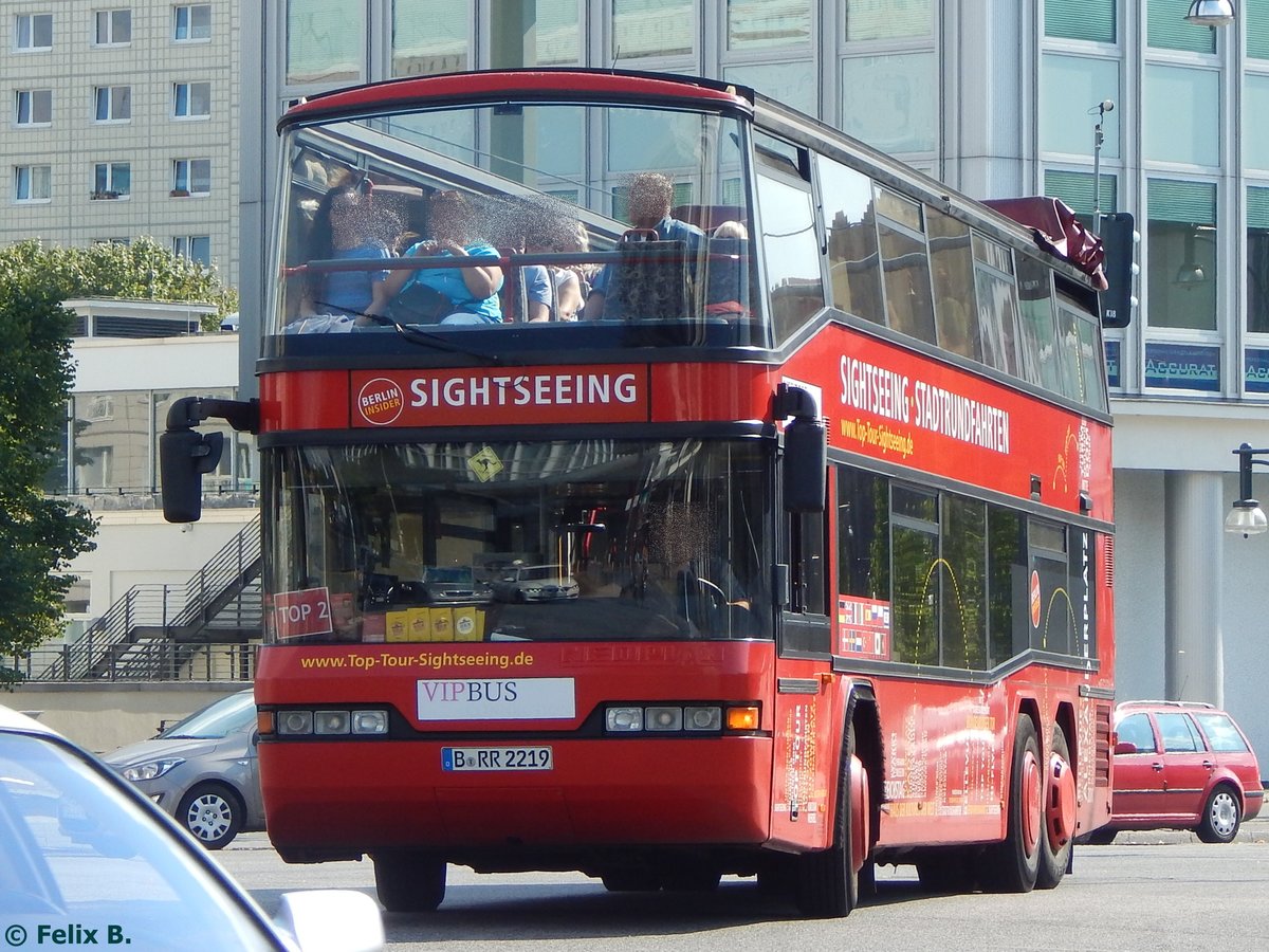 Neoplan N4026/3 von VIP Bus Connection aus Deutschland in Berlin.