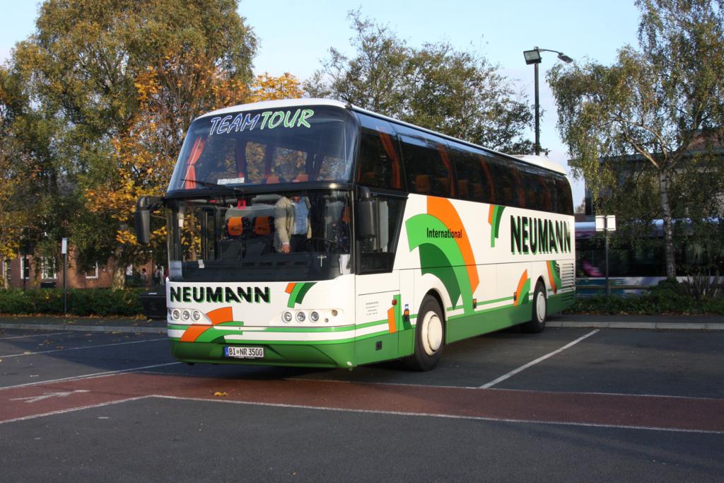 Neoplan Reisebus der Fa. Neumann aus Bielefeld am 27.10.2014 in York in England.