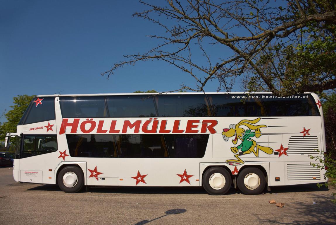 Neoplan Skyliner von Hllmller Reisen aus sterreich im Mai 2018 in Krems.