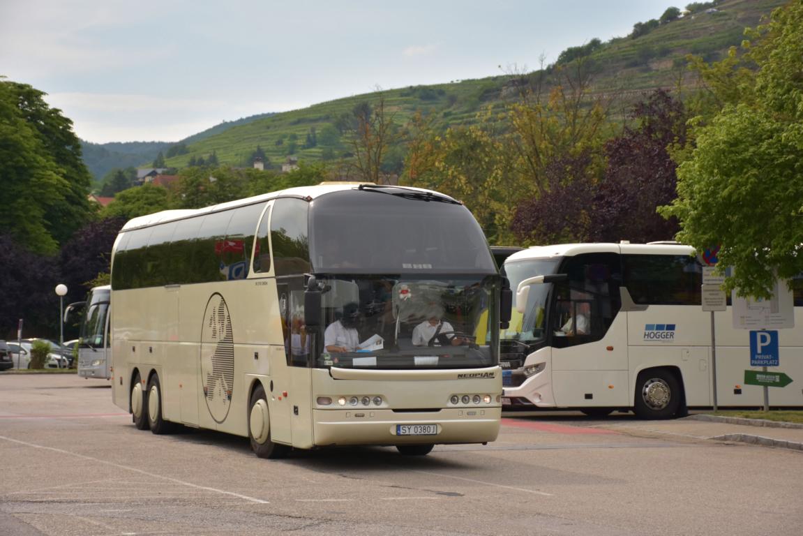 Neoplan Starliner aus PL 2018 in Krems.