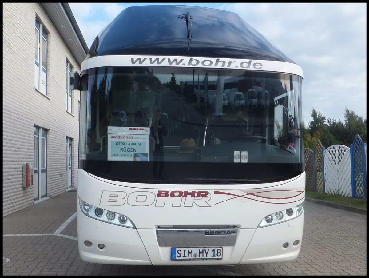 Neoplan Starliner von Bohr aus Deutschland im Gewerbegebiet Sassnitz.