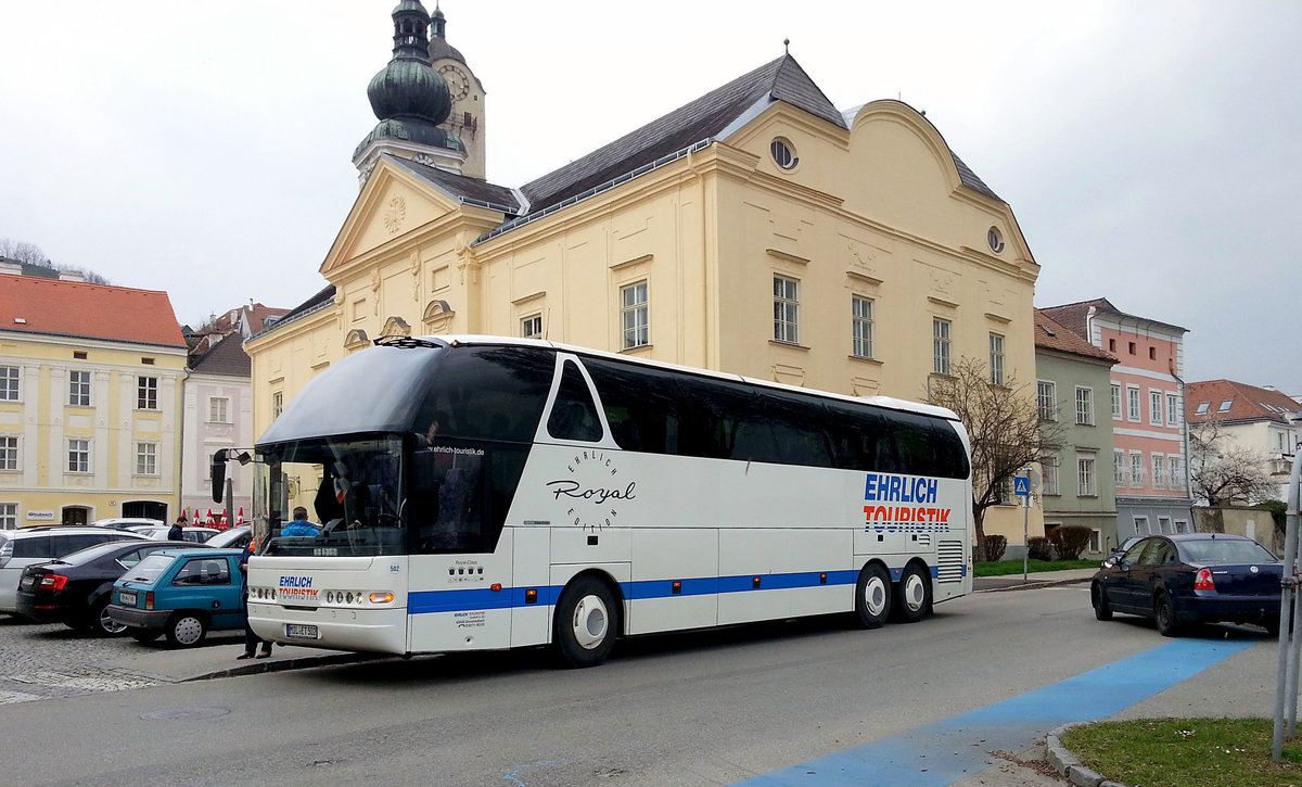 Neoplan Starliner von der Ehrlich Touristik aus der BRD in Krems.