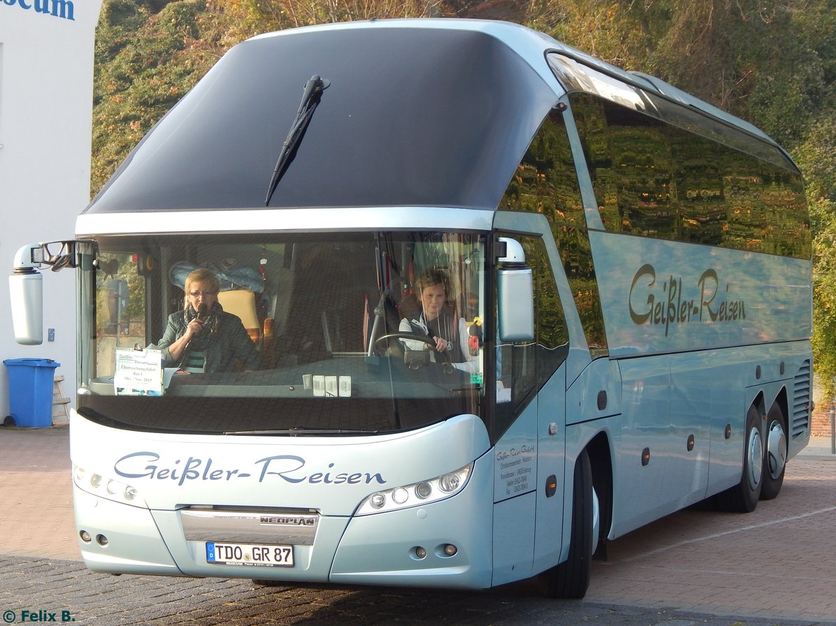 Neoplan Starliner von Geißler-Reisen aus Deutschland im Stadthafen Sassnitz.