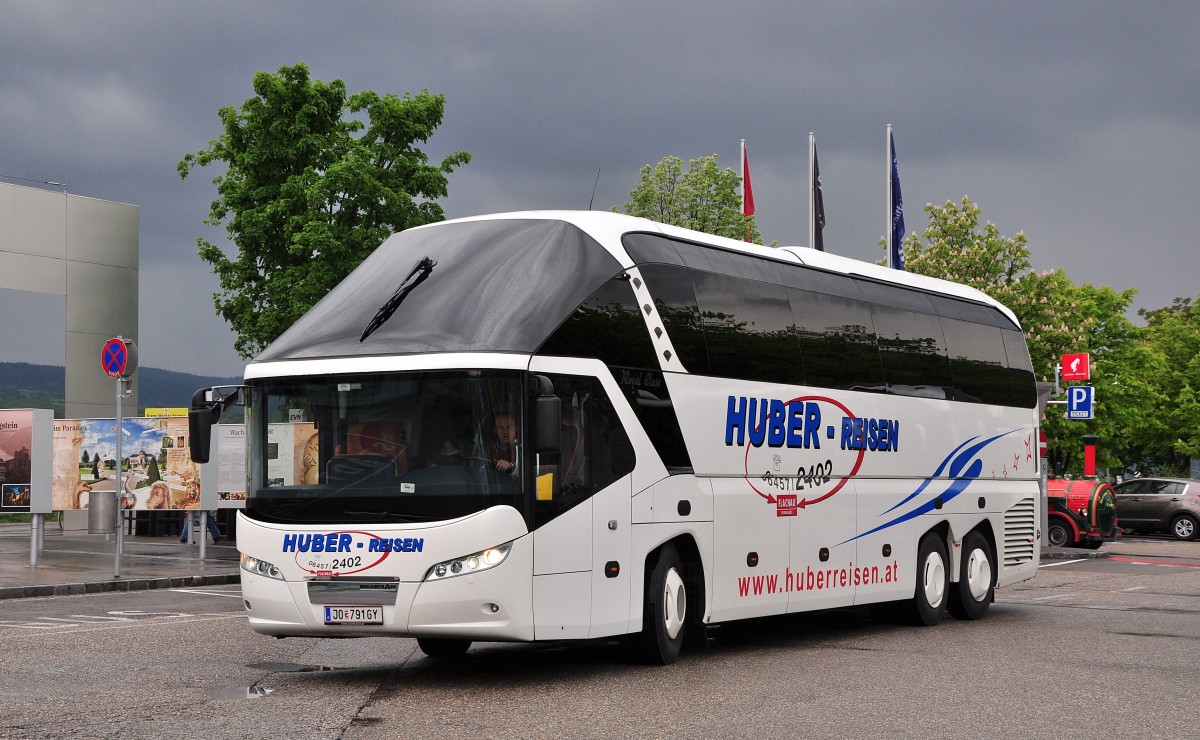 Neoplan Starliner von Huber Reisen aus sterreich am 13. Mai 2014 in Krems.