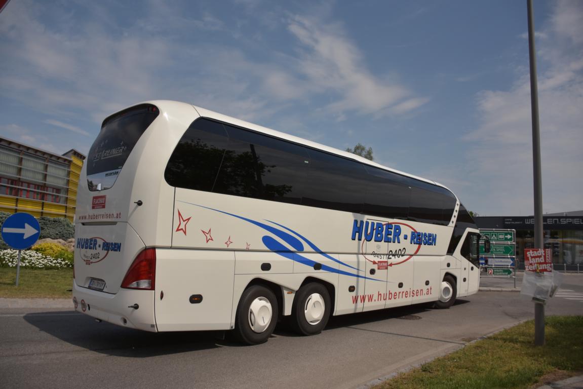 Neoplan Starliner von HUBER Reisen aus sterreich im Mai 2018 in Krems.
