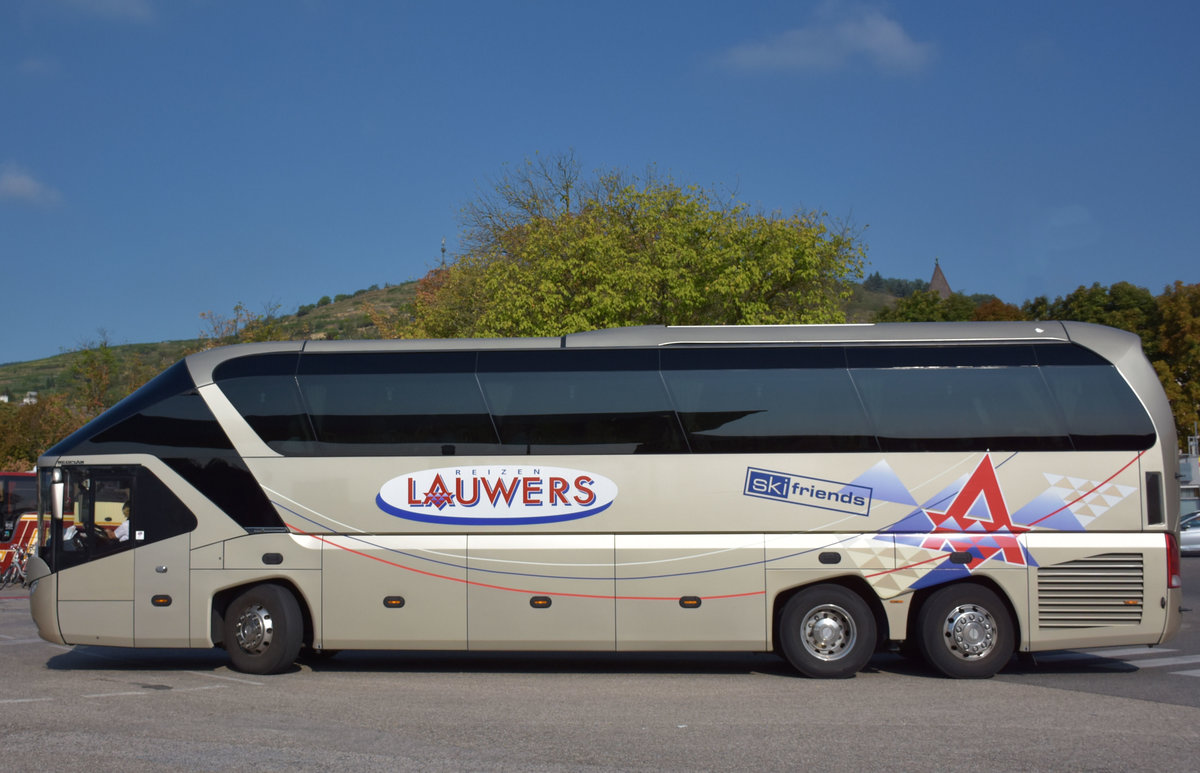 Neoplan Starliner von Lauwers Reisen aus Belgien 2017 in Krems.