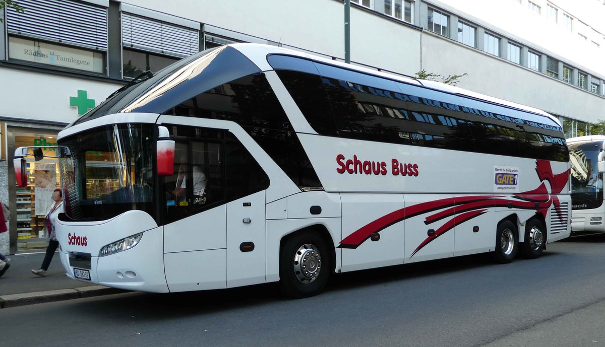 Neoplan Starliner von Schaus Buss steht im August 2017 am Osloer Rathaus