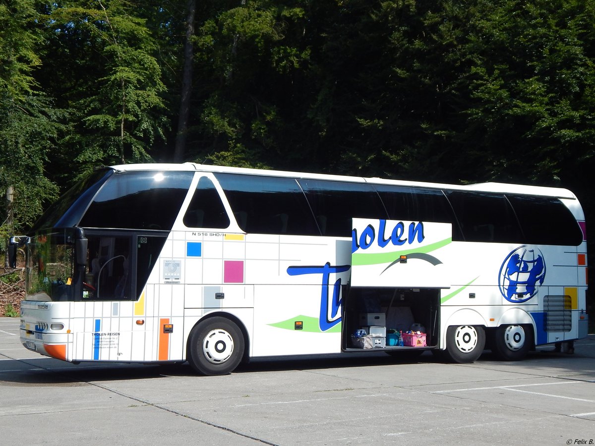 Neoplan Starliner von Tholen aus Deutschland in Sassnitz.