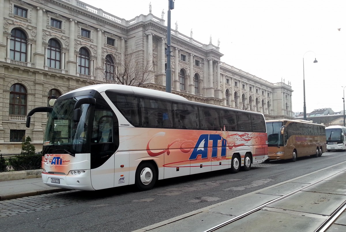 Neoplan Tourliner von der ATI Touristik aus Kroatien am 15.11.2014 in Wien gesehen.