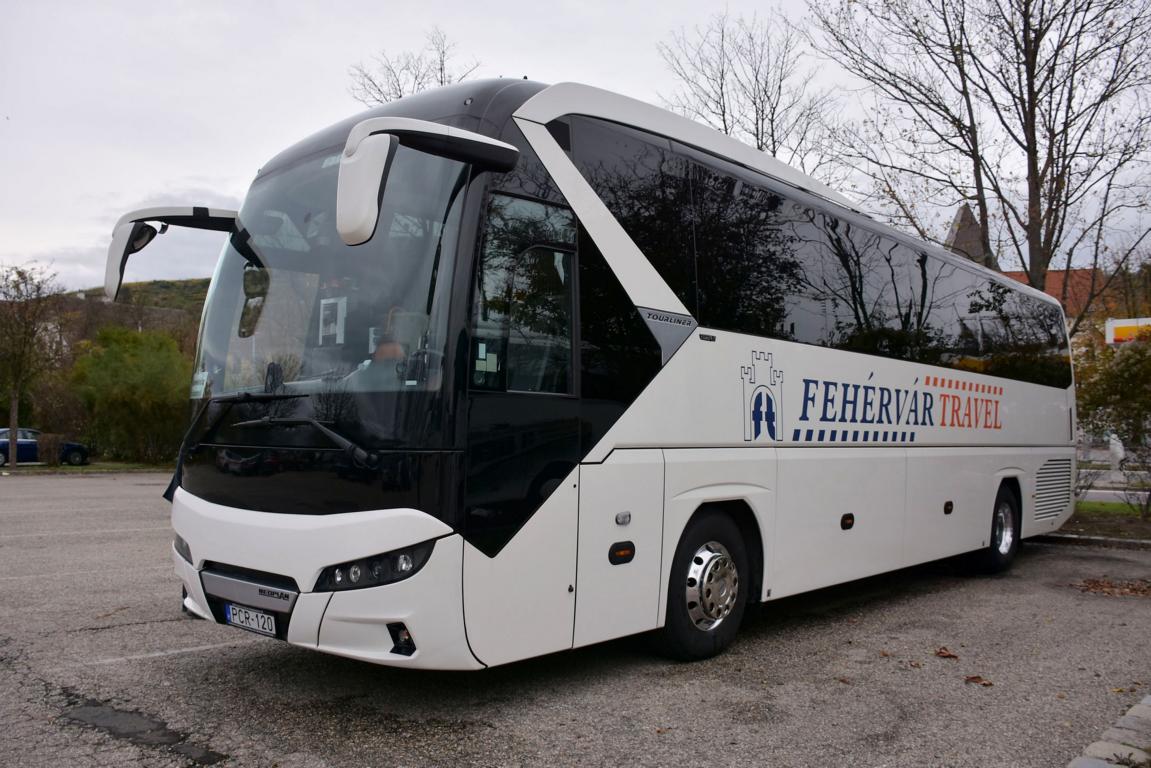 Neoplan Tourliner von Fehervar Travel aus Ungarn im Okt.2017 in Krems.