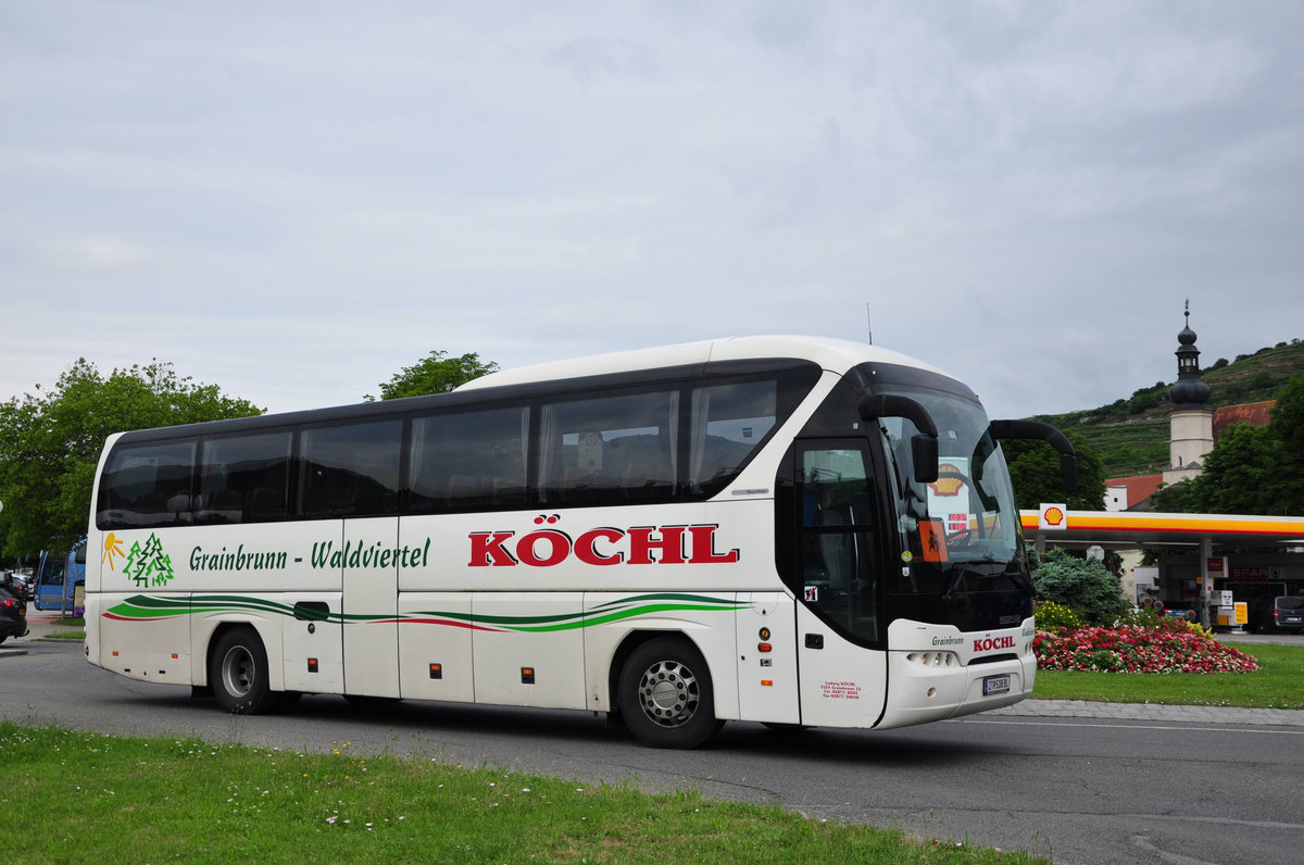 Neoplan Tourliner von Kchl Reisen aus Niedersterreich in Krems unterwegs.