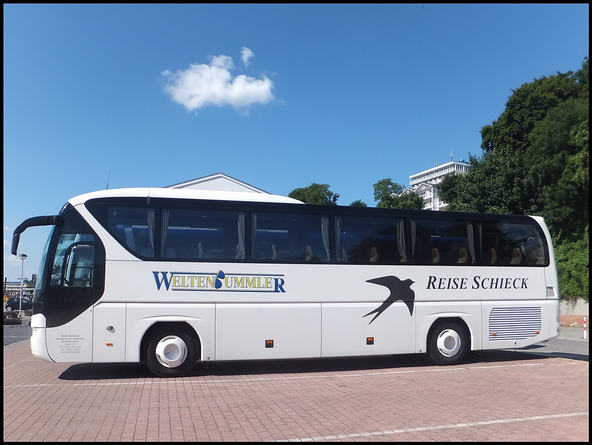 Neoplan Tourliner von Reise-Schieck/Weltenbummler aus Deutschland im Stadthafen Sassnitz.