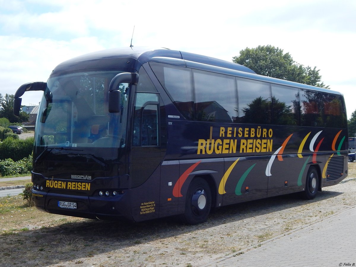 Neoplan Tourliner von Rügen Reisen aus Deutschland in Sassnitz.