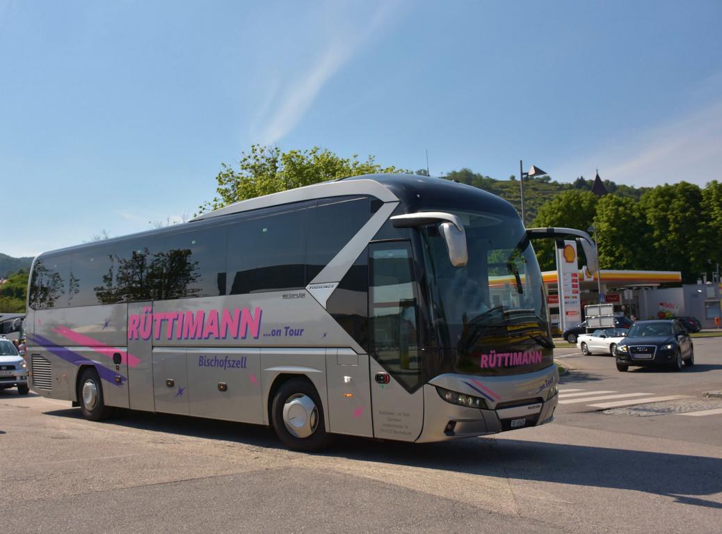 Neoplan Tourliner von RTTIMANN Reisen aus der CH im Mai 2018 in Krems.