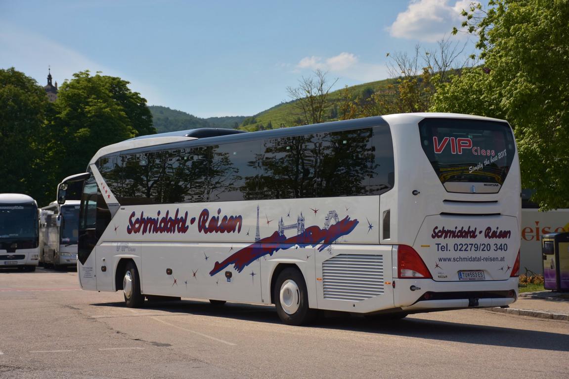 Neoplan Tourliner von Schmidatal Reisen aus sterreich im Mai 2018 in Krems.